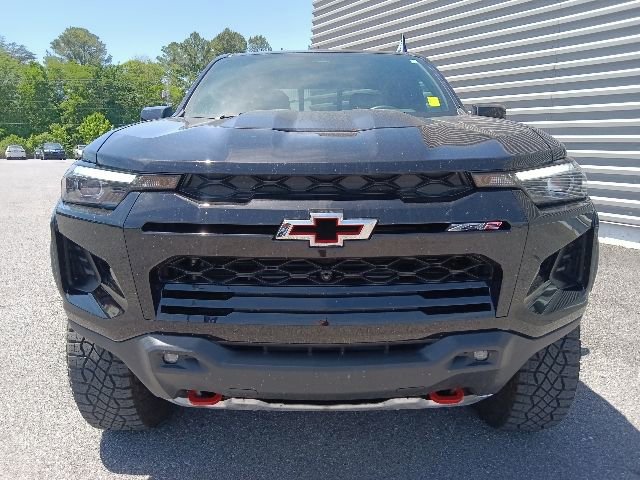 Used 2025 Chevrolet Colorado ZR2 w/ Technology Package AWD/4WD image 9