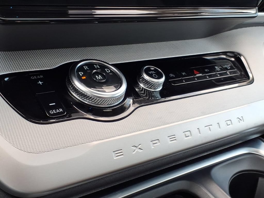 Certified 2025 Ford Expedition Active AWD/4WD image 22