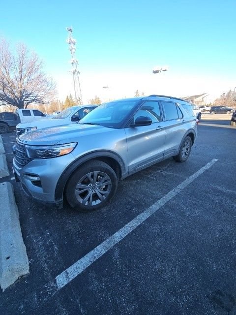 Certified 2023 Ford Explorer XLT w/ Equipment Group 202A AWD/4WD image 1