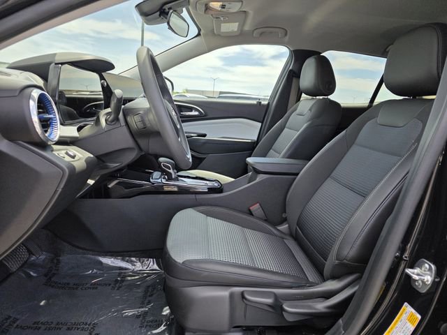 Used 2025 Chevrolet Trax LT FWD image 13