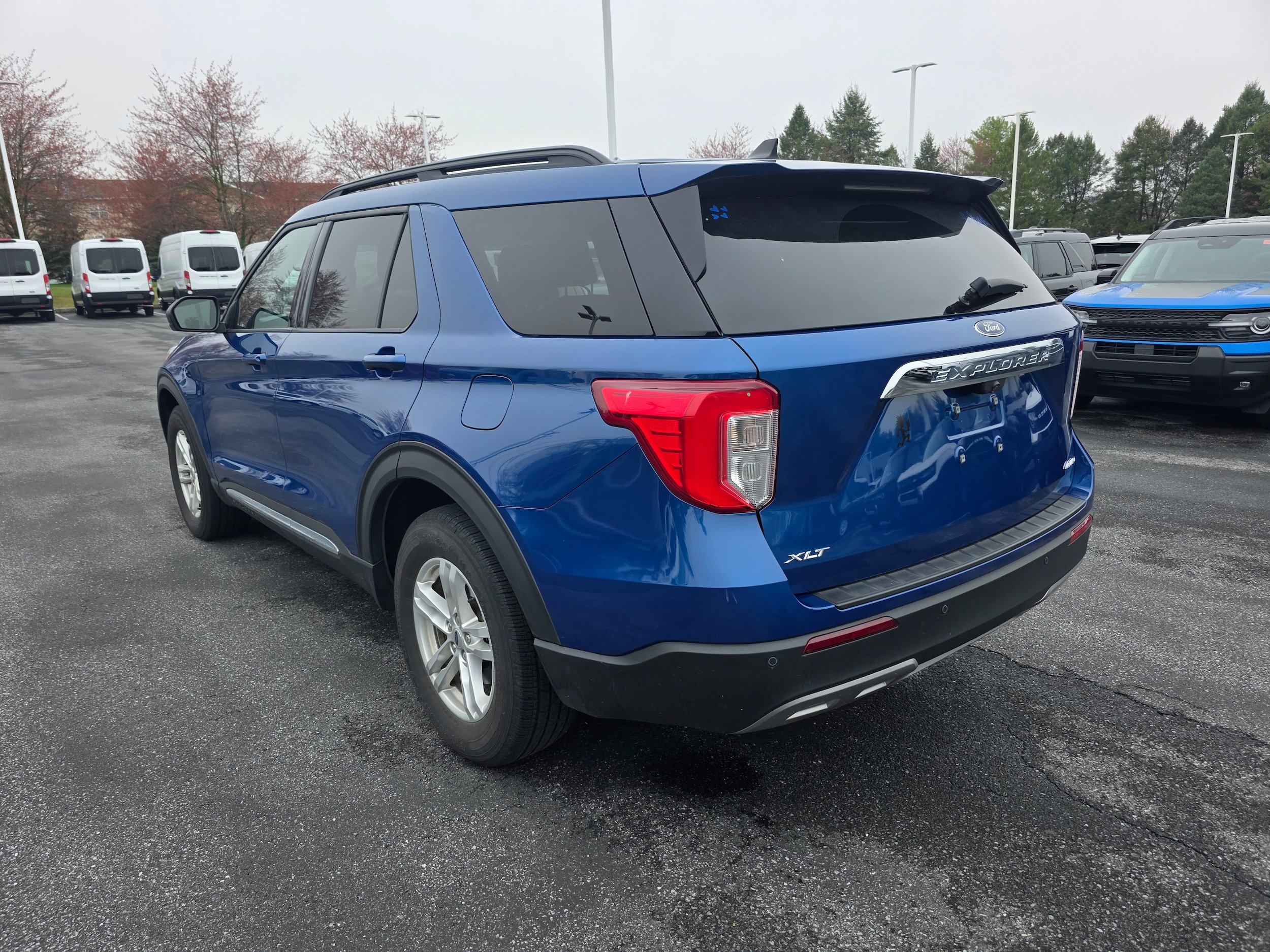 Certified 2022 Ford Explorer XLT w/ Equipment Group 202A AWD/4WD image 3