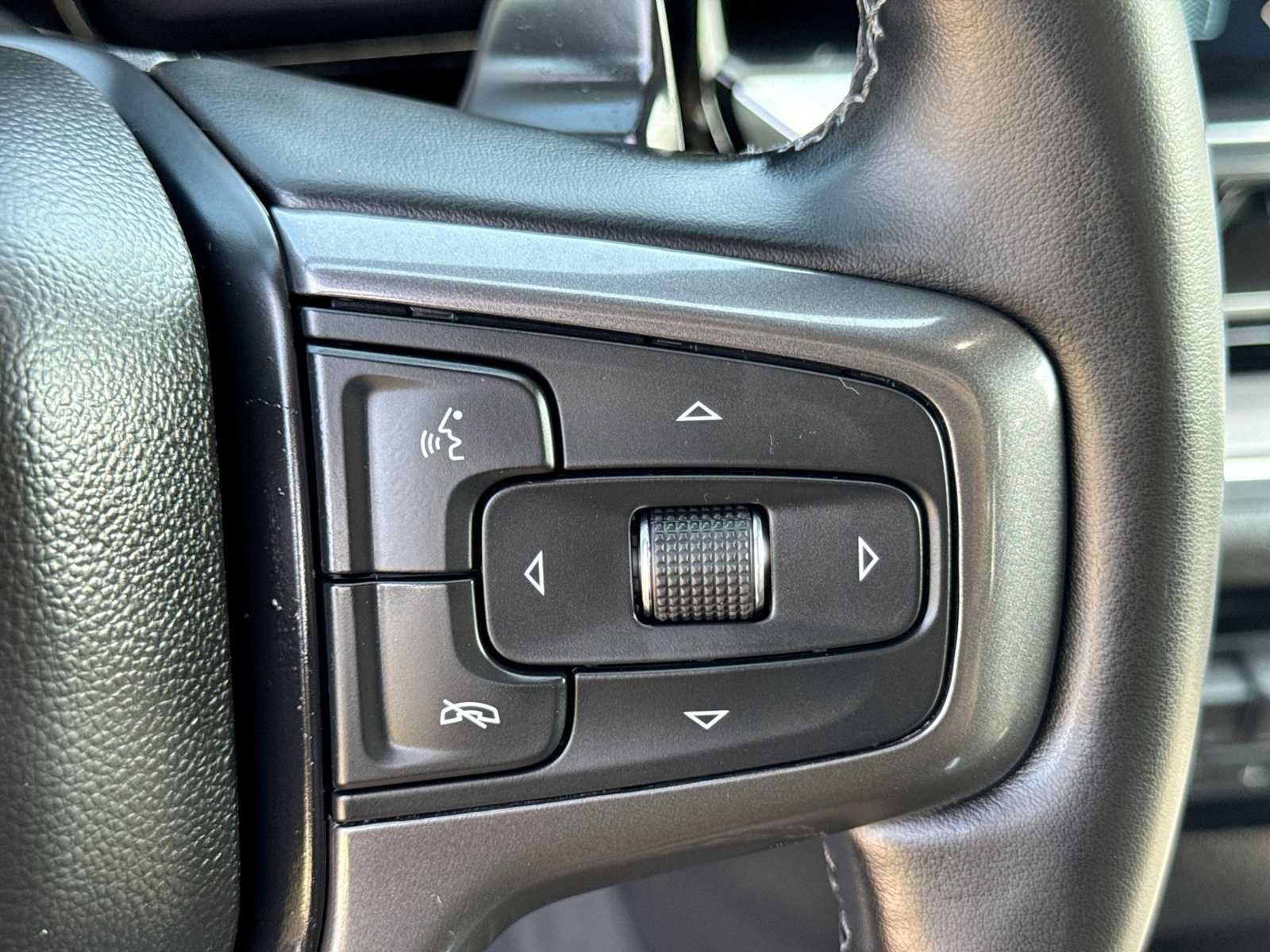 Used 2024 Chevrolet Silverado 1500 High Country w/ High Country Premium Package AWD/4WD image 25