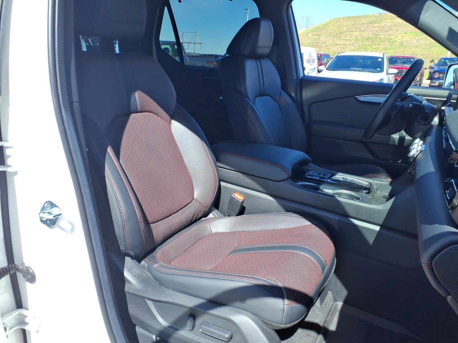 Used 2025 Honda Pilot Black Edition image 8