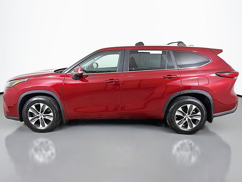 Used 2023 Toyota Highlander XLE AWD/4WD image 16