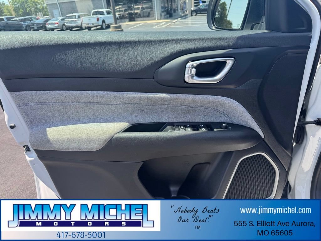 Used 2024 Jeep Compass Latitude AWD/4WD image 2