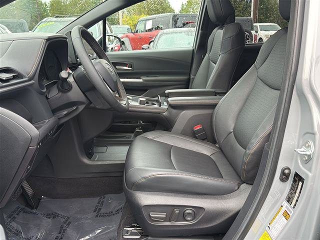 Used 2025 Toyota Sienna XLE Woodland Edition AWD/4WD image 9