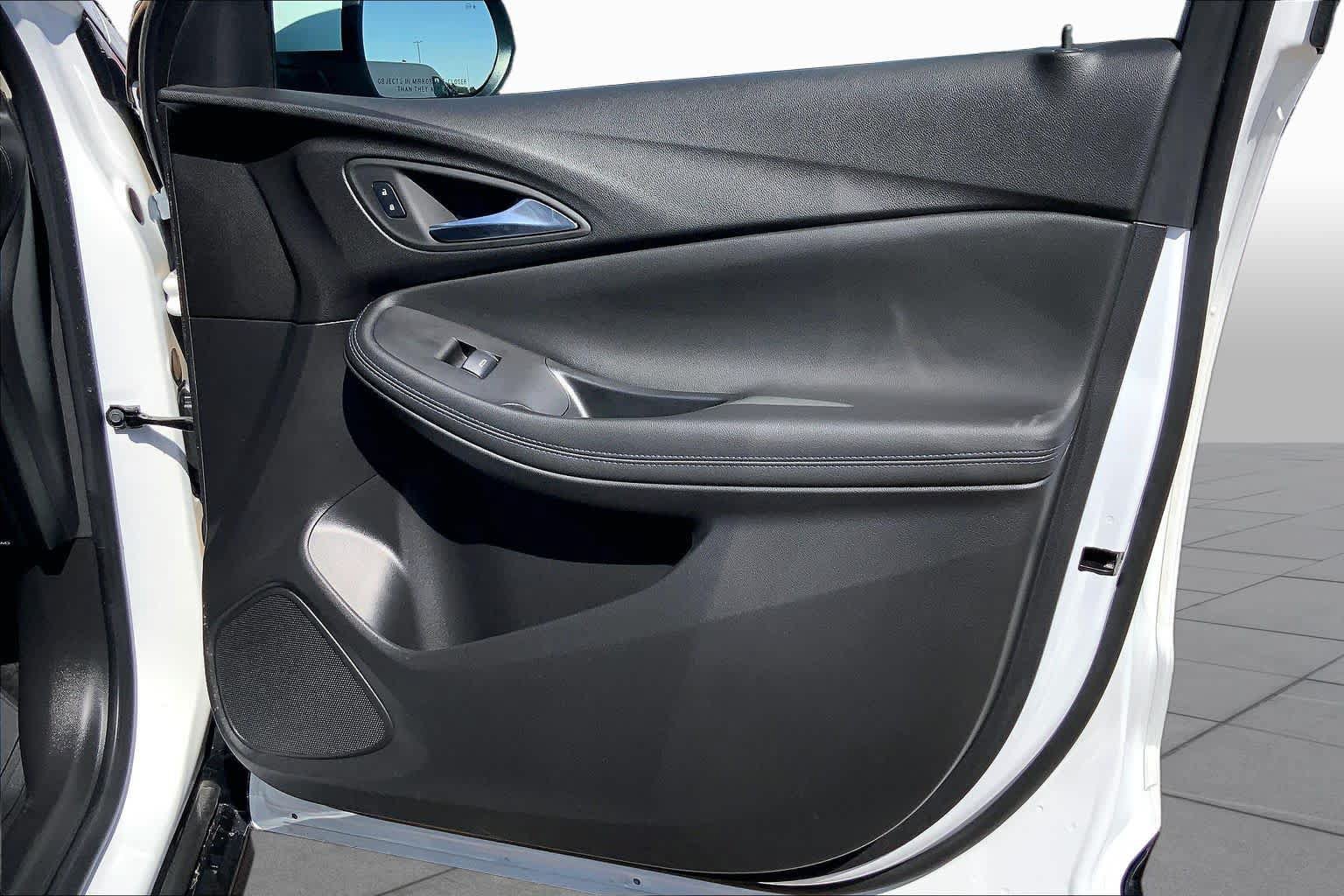 Used 2025 Buick Encore GX Sport Touring w/ Advanced Technology Package FWD image 21