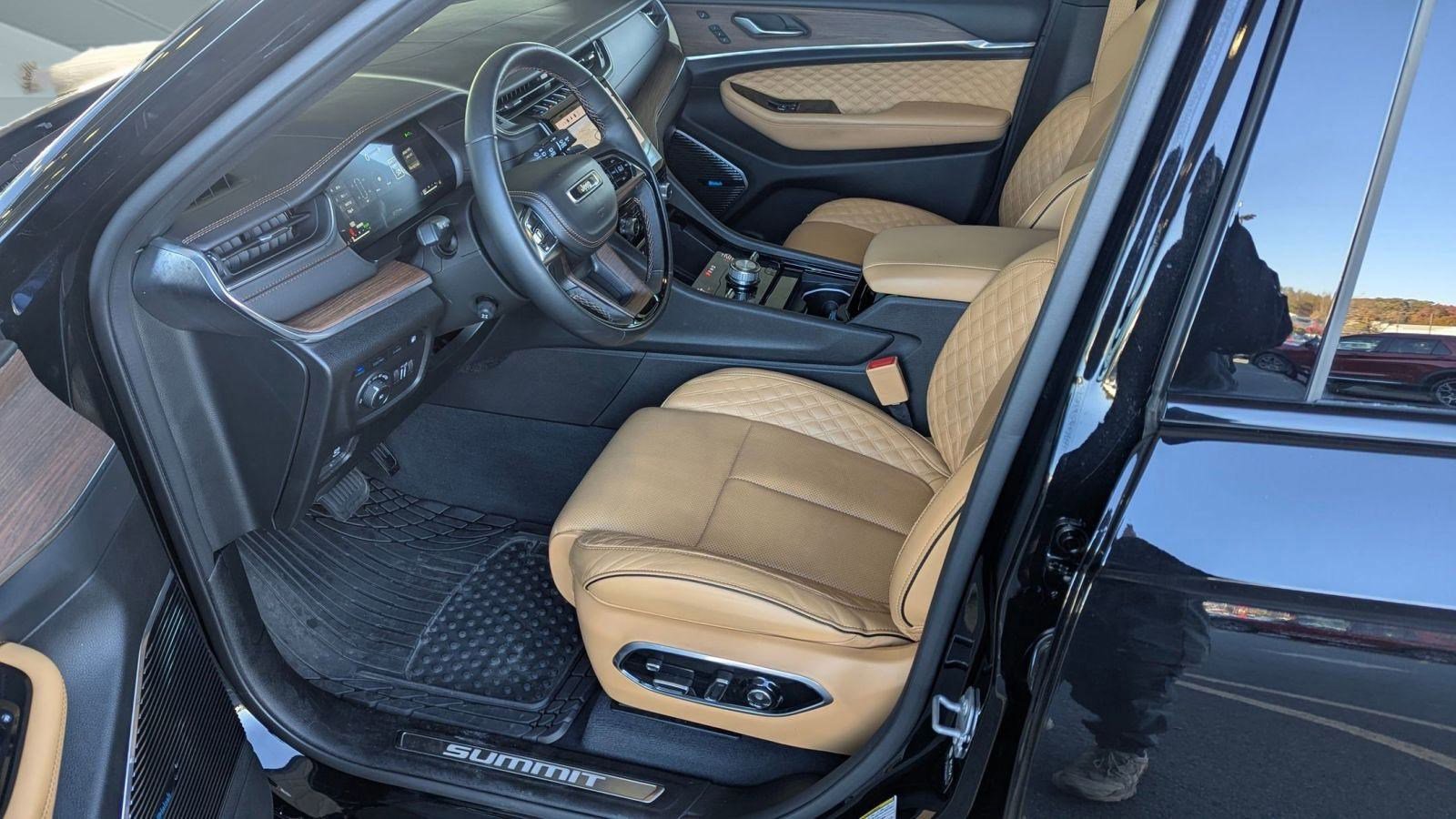 Used 2022 Jeep Grand Cherokee Summit w/ Luxury Tech Group V image 9