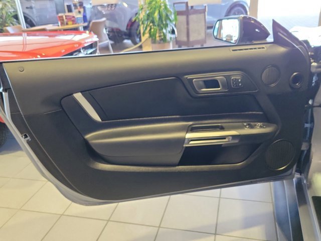 Certified 2022 Ford Mustang Shelby GT500 w/ Technology Package image 12