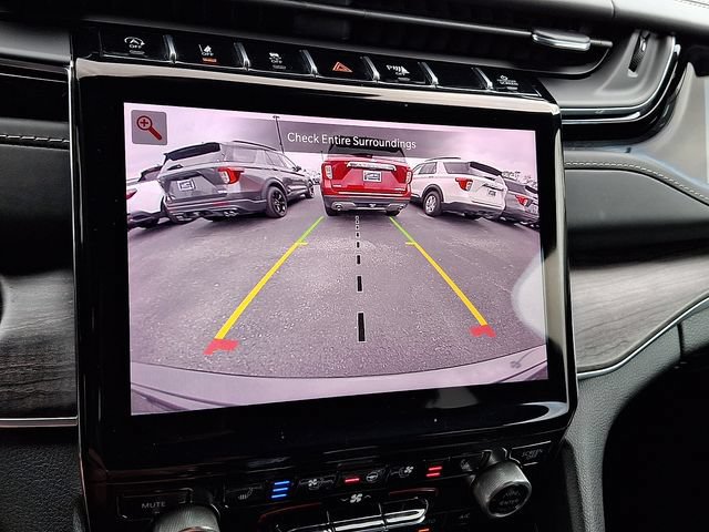 Used 2022 Jeep Grand Cherokee Overland w/ Luxury Tech Group IV AWD/4WD image 21