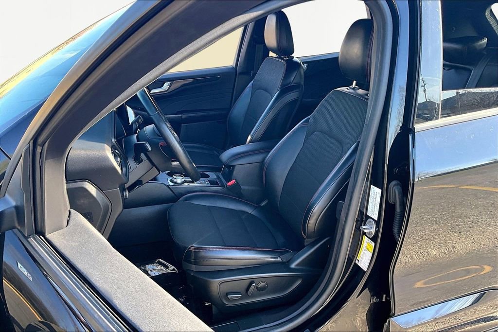 Certified 2023 Ford Escape ST-Line w/ Tech Pack #1 image 24