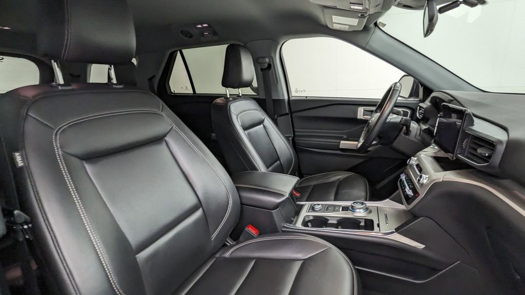 Certified 2022 Ford Explorer XLT w/ Equipment Group 202A image 40