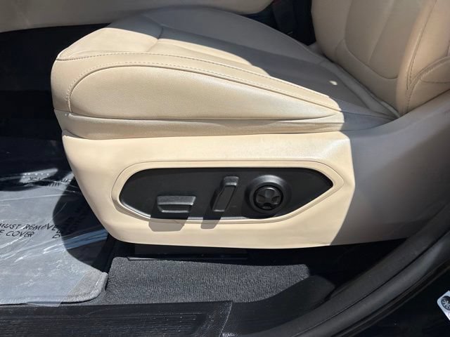 Used 2023 Jeep Grand Cherokee Limited AWD/4WD image 15