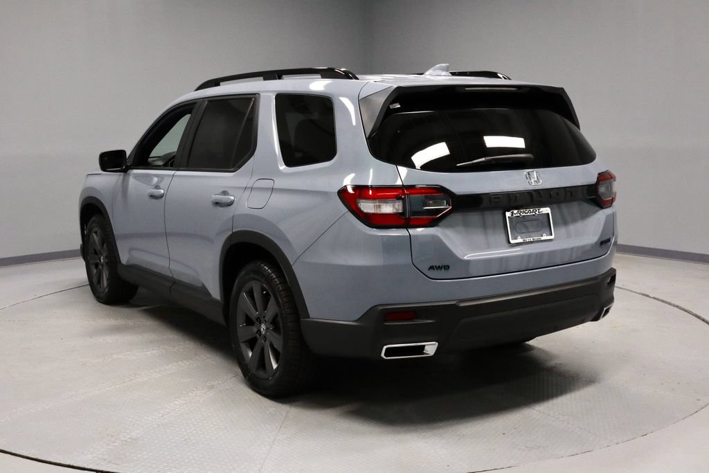 Used 2025 Honda Pilot Sport image 9
