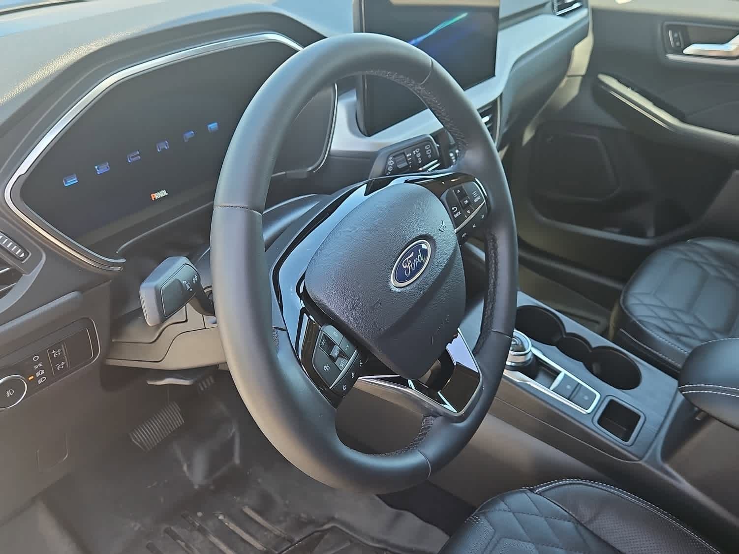 Certified 2024 Ford Escape Platinum w/ Premium Technology Package image 2