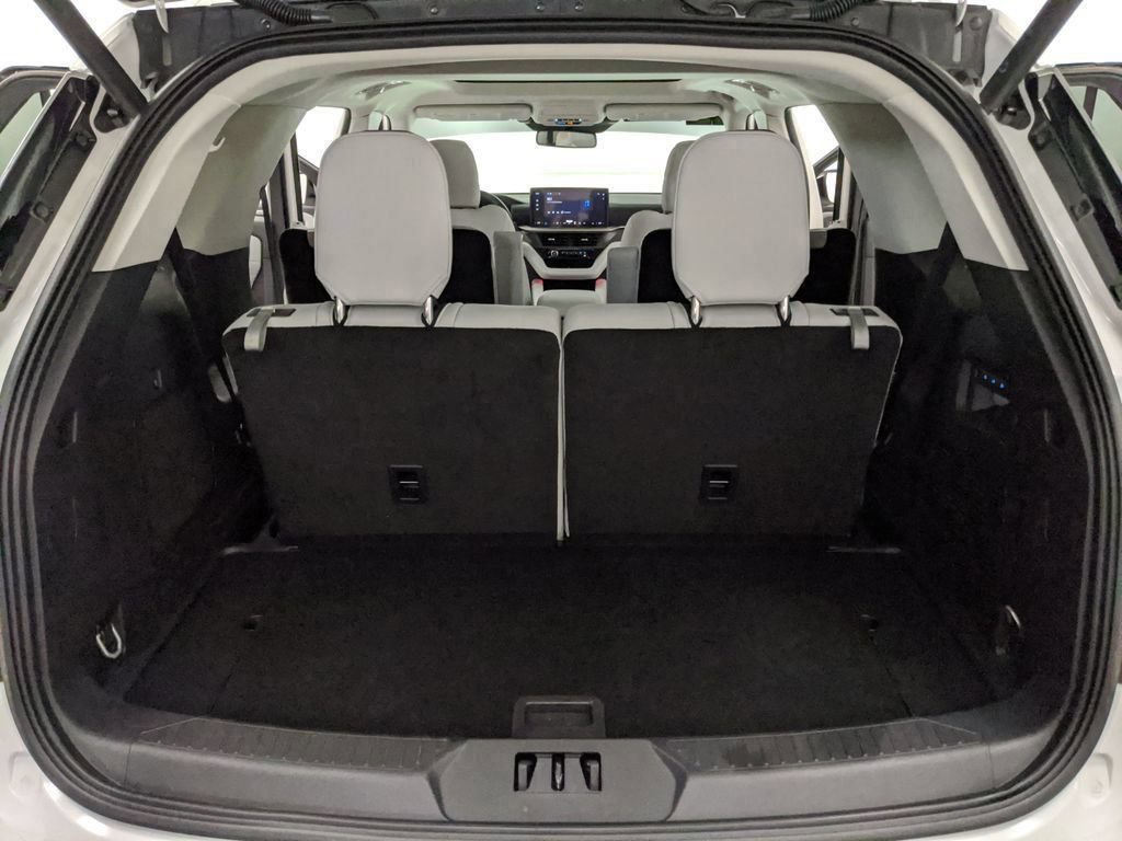 Certified 2025 Ford Explorer Platinum w/ Ultimate Package AWD/4WD image 49