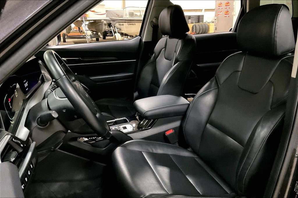 Used 2025 Kia Telluride S image 24