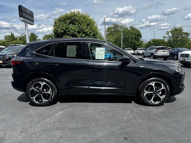 Certified 2023 Ford Escape ST-Line Select w/ Tech Pack #2 AWD/4WD image 4