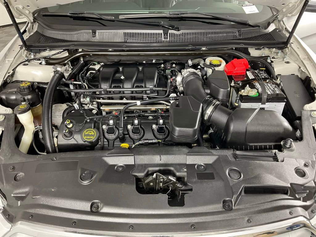 Certified 2018 Ford Taurus Limited image 9