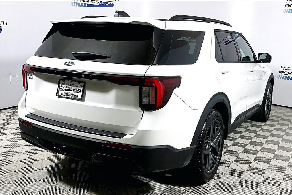 Certified 2025 Ford Explorer ST-Line w/ Premium Package RWD image 9