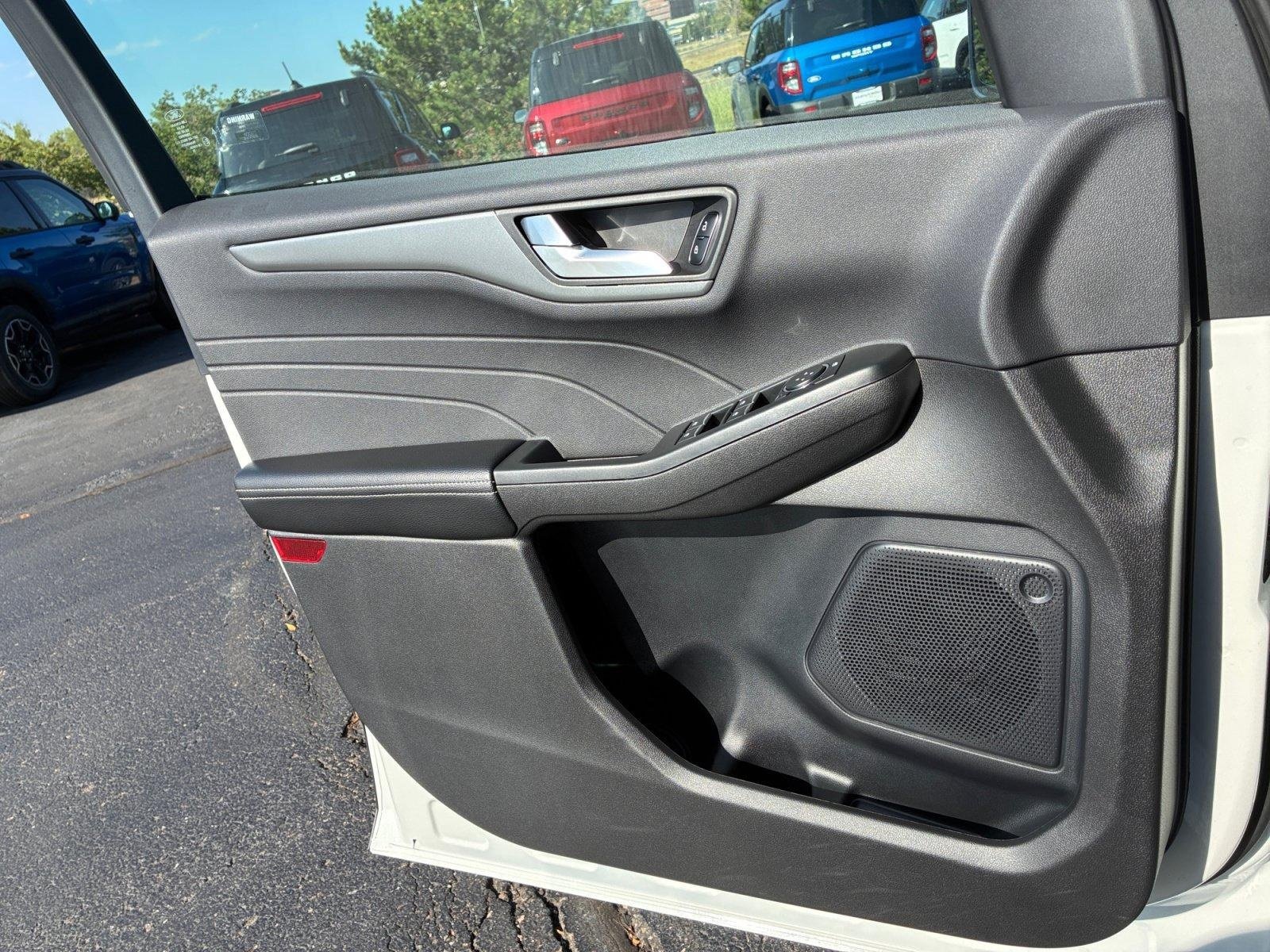 Certified 2025 Ford Escape SE FWD image 13