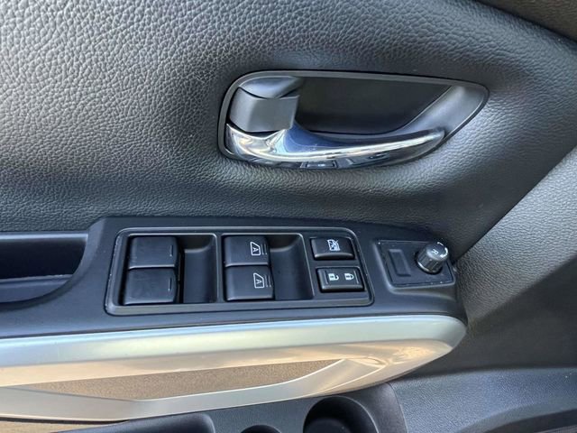 Used 2021 Nissan Titan SV w/ SV Convenience Package image 12