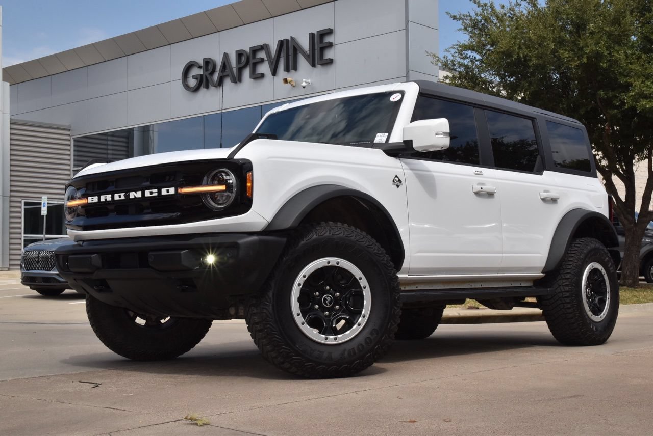 Certified 2023 Ford Bronco Outer Banks w/ Sasquatch Package AWD/4WD image 2
