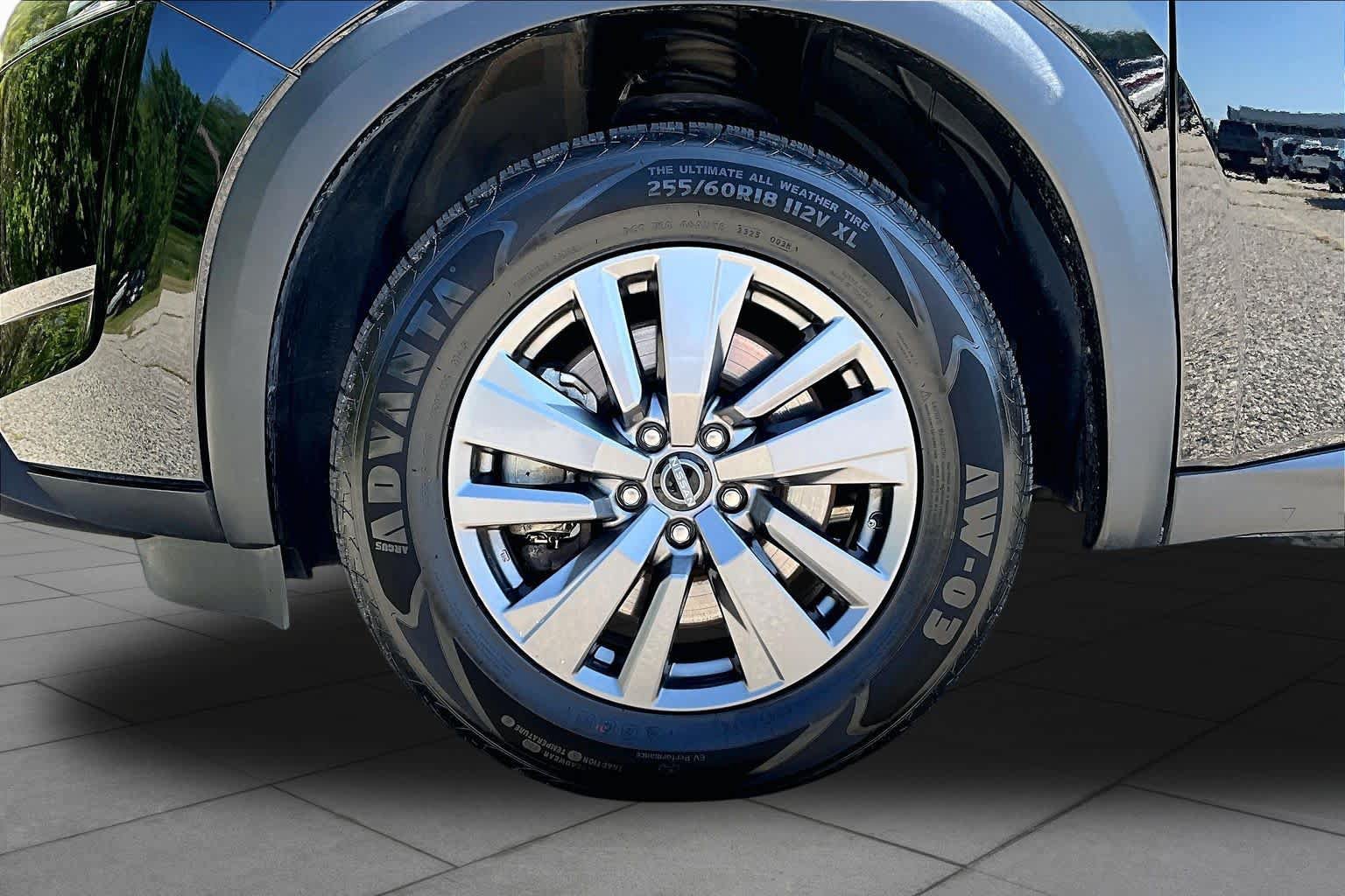 Used 2025 Nissan Pathfinder SV AWD/4WD image 11