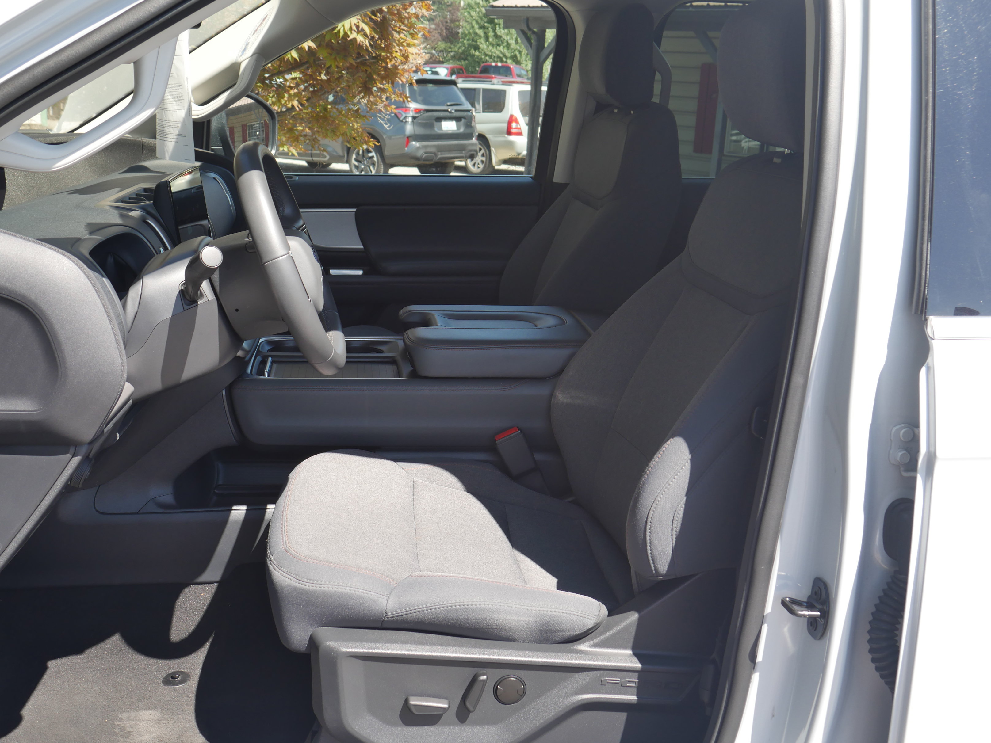 Certified 2025 Ford Expedition Active AWD/4WD image 3