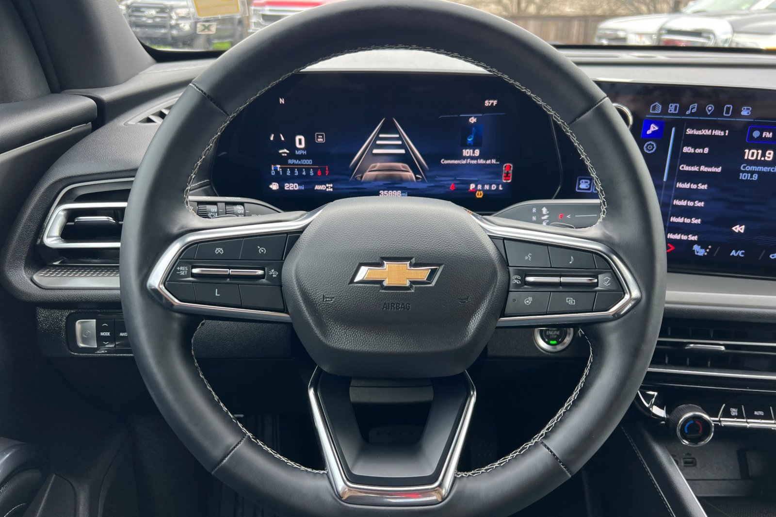 Used 2024 Chevrolet Traverse LT image 25