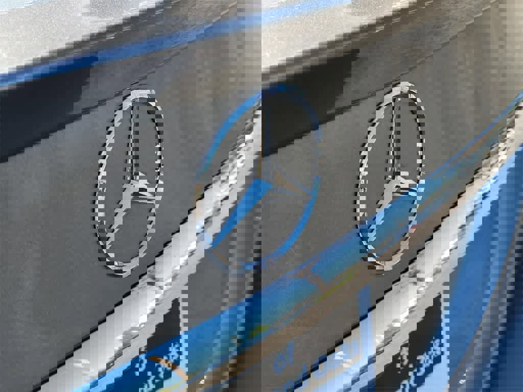 Used 2018 Mercedes-Benz C 300 Sedan image 4