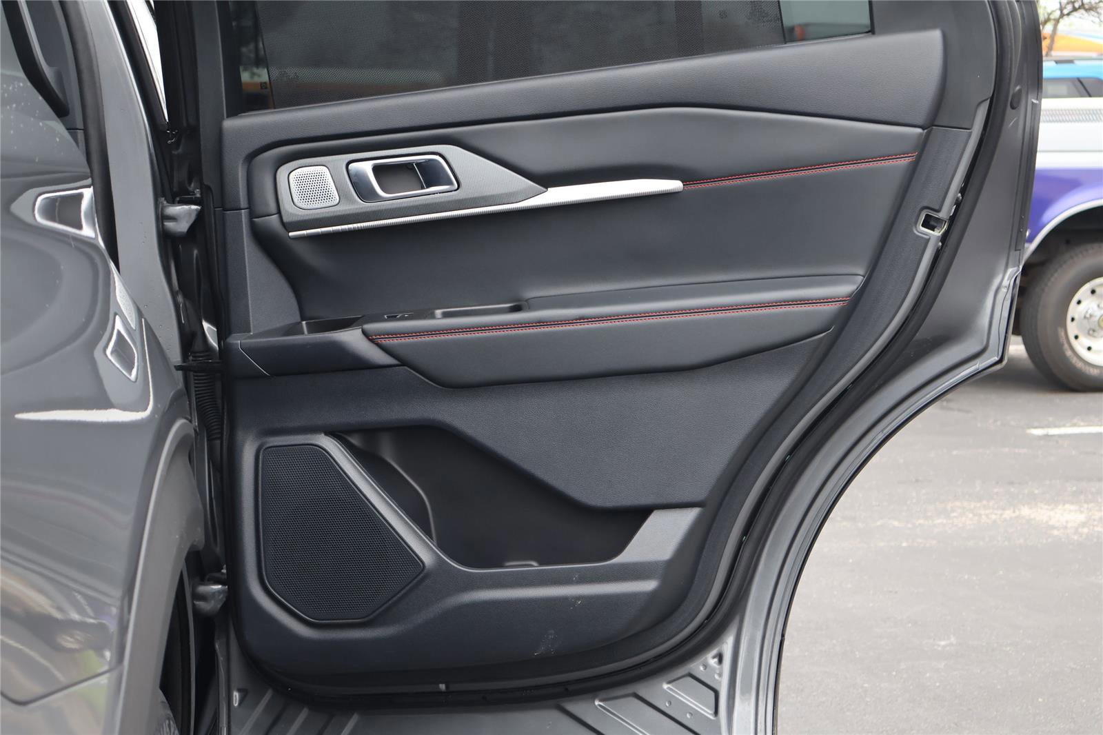 Certified 2025 Ford Explorer ST image 35