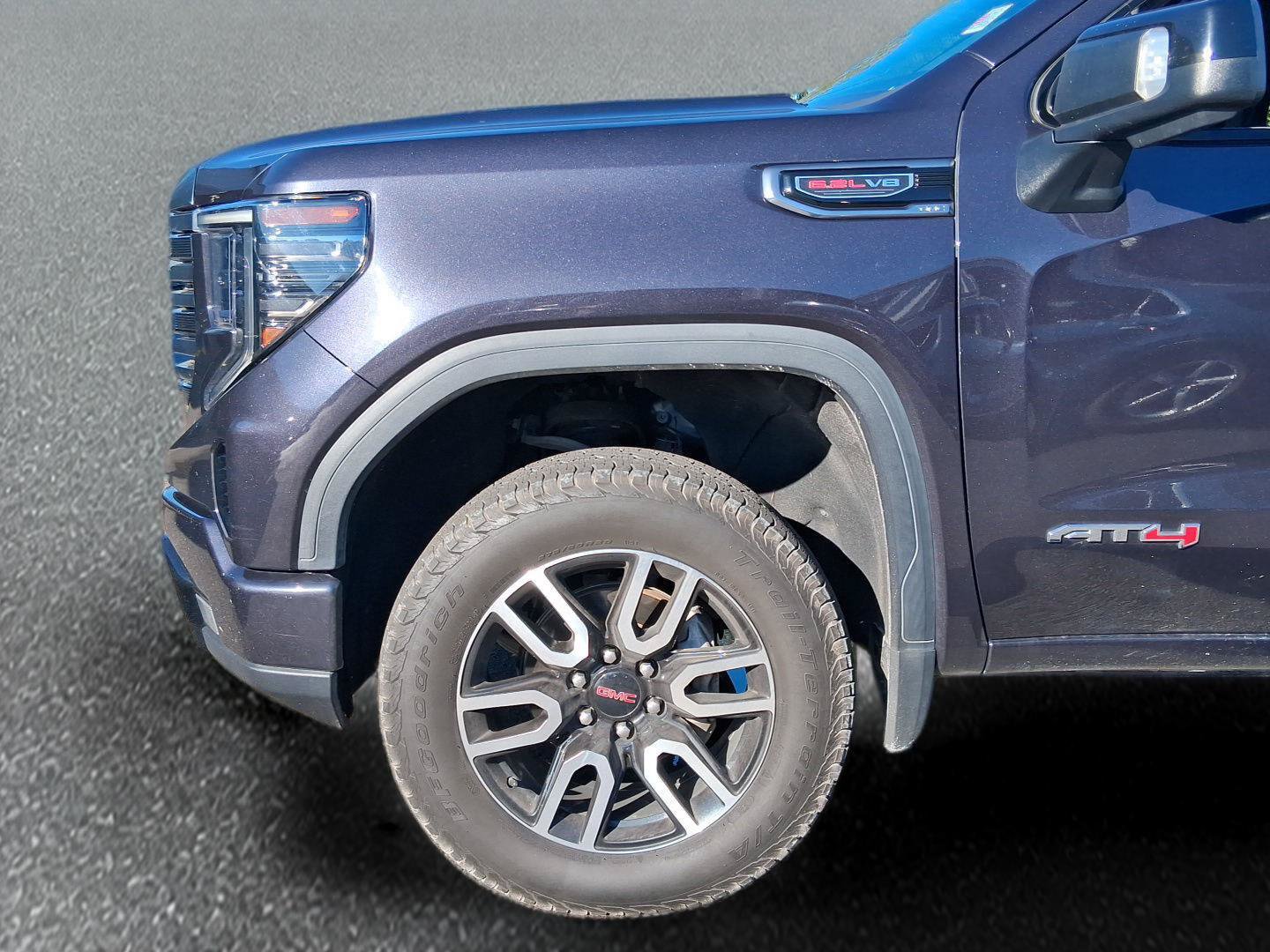 Used 2022 GMC Sierra 1500 AT4 w/ AT4 Preferred Package AWD/4WD image 8