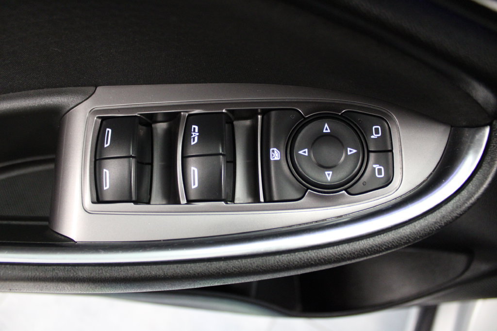 Used 2018 Chevrolet Malibu LT FWD image 14
