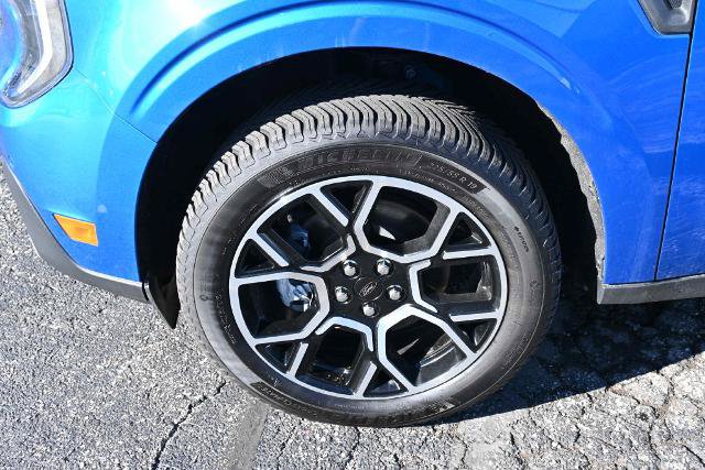 Certified 2025 Ford Maverick Lariat w/ 4K Tow Package AWD/4WD image 13