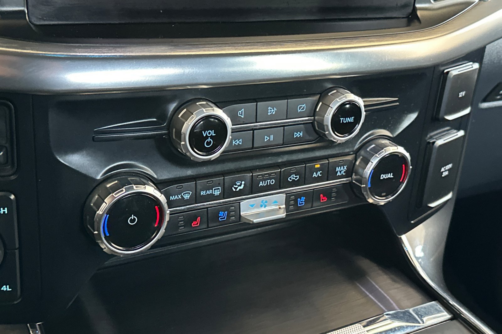 Certified 2023 Ford F150 Lariat w/ Equipment Group 502A High AWD/4WD image 21