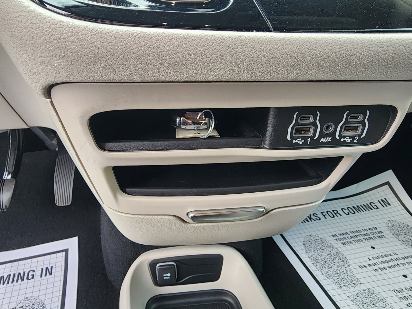 Used 2023 Chrysler Voyager LX FWD image 14