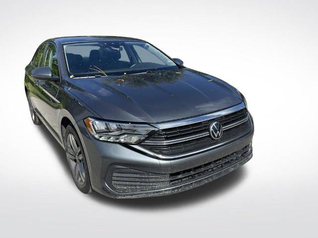 Used 2024 Volkswagen Jetta SE FWD image 2