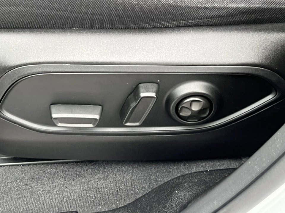 Used 2022 Jeep Grand Cherokee Laredo w/ Luxury Tech Group I image 9