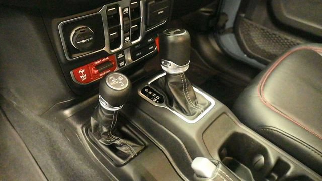 Used 2025 Jeep Wrangler Unlimited Rubicon AWD/4WD image 18