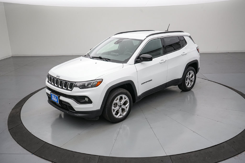 Used 2025 Jeep Compass Latitude AWD/4WD image 8