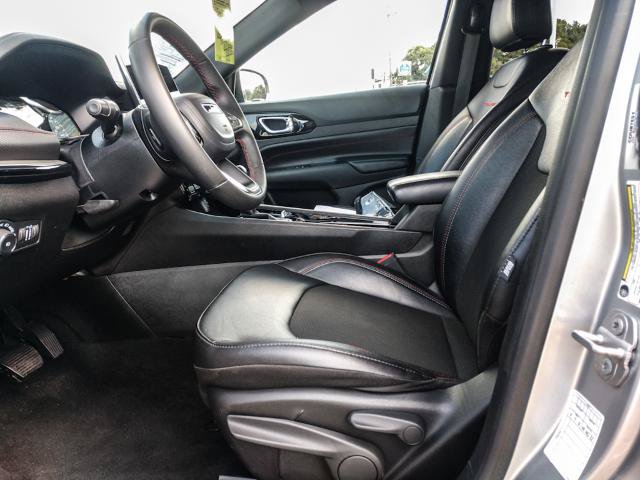 Used 2025 Jeep Compass Trailhawk AWD/4WD image 12
