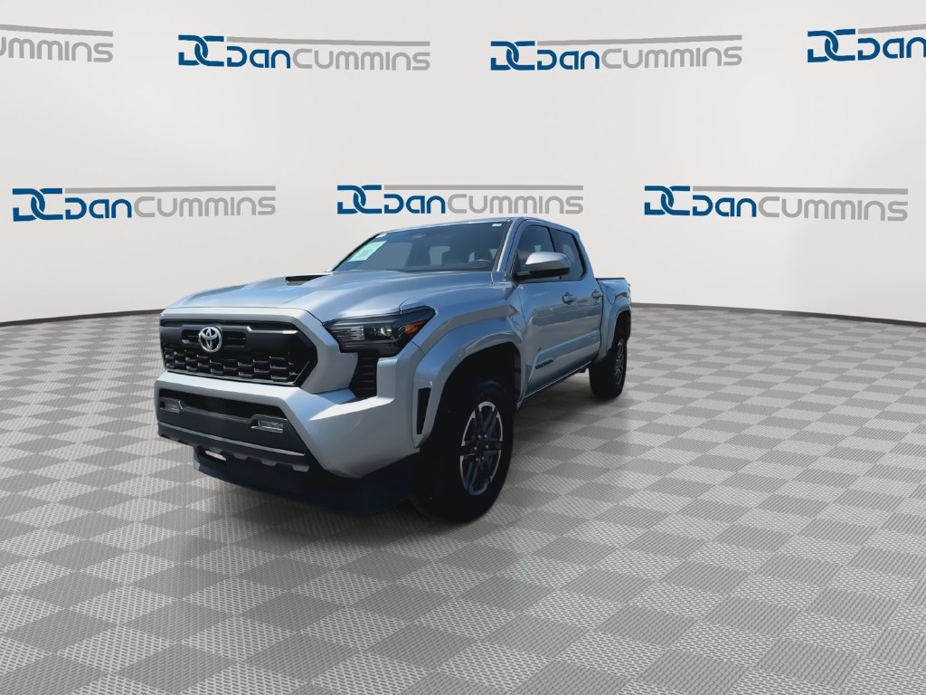 Used 2024 Toyota Tacoma TRD Sport AWD/4WD image 4