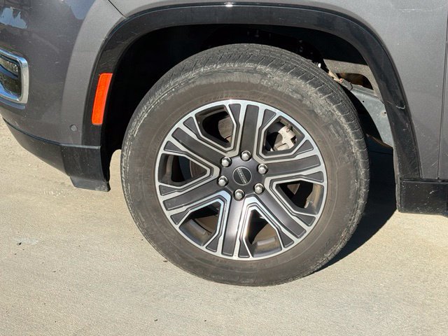 Used 2025 Jeep Wagoneer Series II AWD/4WD image 4