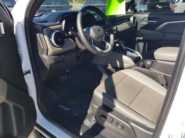 Used 2025 Chevrolet Colorado ZR2 w/ Technology Package AWD/4WD image 11