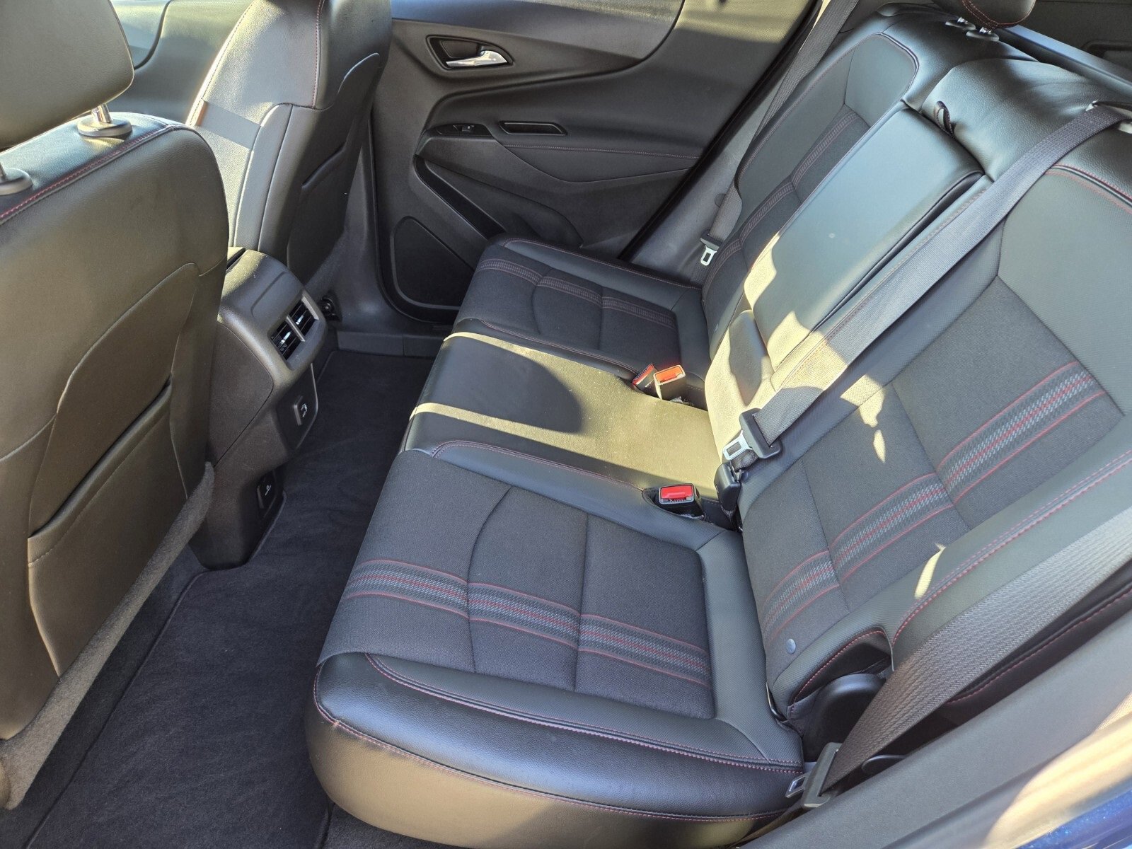 Used 2022 Chevrolet Equinox RS w/ Infotainment Package image 11