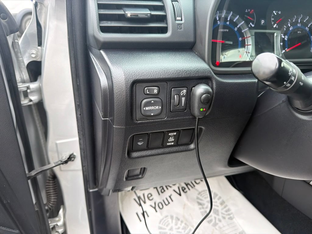 Used 2018 Toyota 4Runner SR5 AWD/4WD image 23
