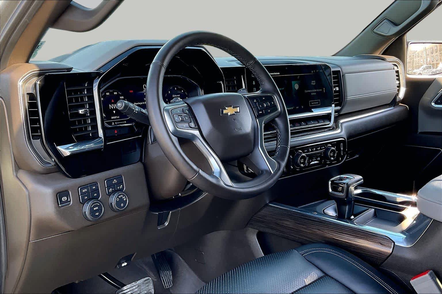 Used 2025 Chevrolet Silverado 1500 LT AWD/4WD image 16