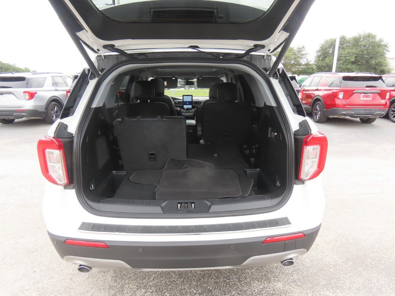 Certified 2024 Ford Explorer Limited w/ Limited Technology Package RWD image 14