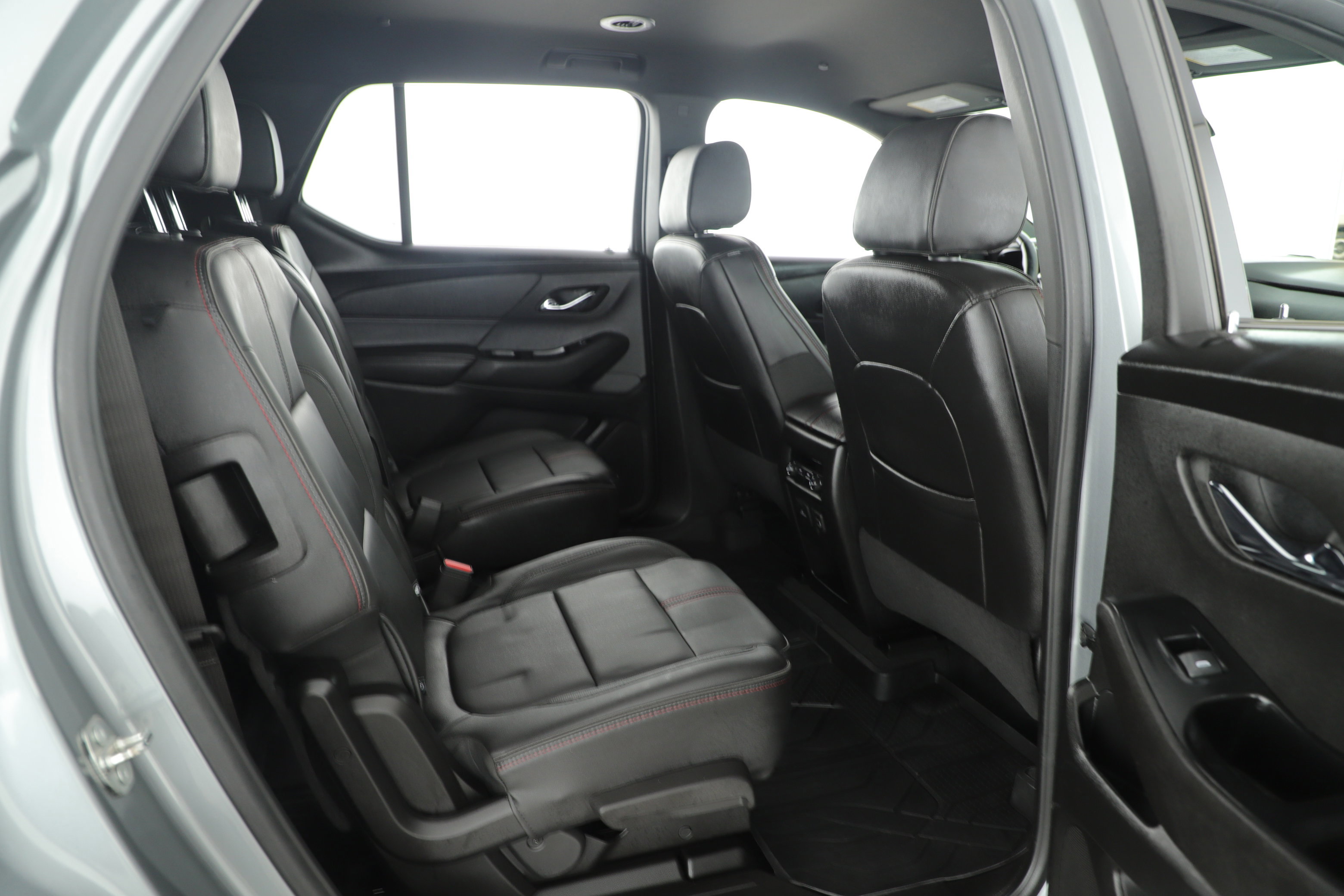Used 2023 Chevrolet Traverse RS w/ LPO, Floor Liner Package image 24